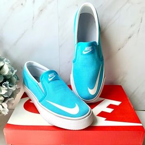 Nike Toki Slip on Canvas (GS) 719744-400 5.5Y